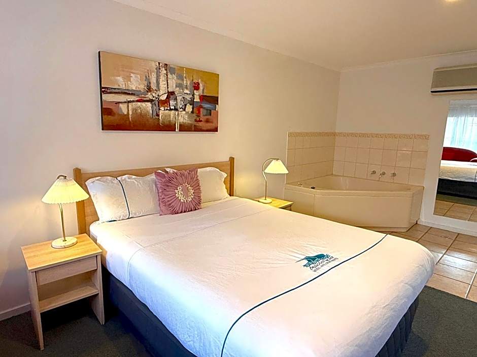 Beachcomber Motel & Apartments