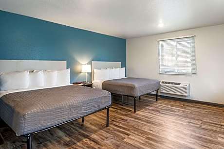 Standard Queen Room with Two Queen Beds - Non-Smoking