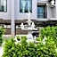 RQ Bangkok Sukhumvit 107 by Collection O