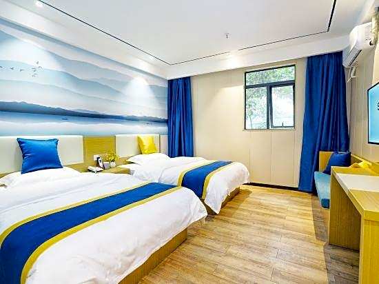 Guangzhou Longxiang Wisdom Hotel (Gangding Subway Station)