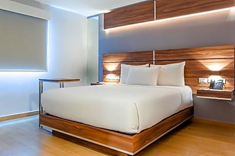 Queen Room with City View - Non Smoking