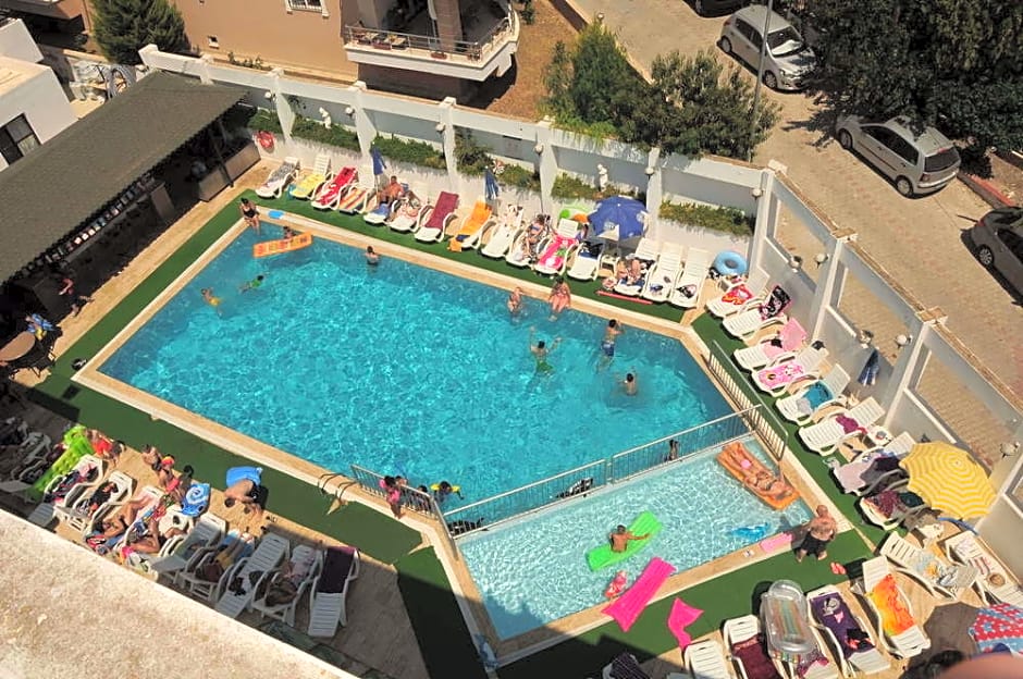 Tuntas Suites Altinkum