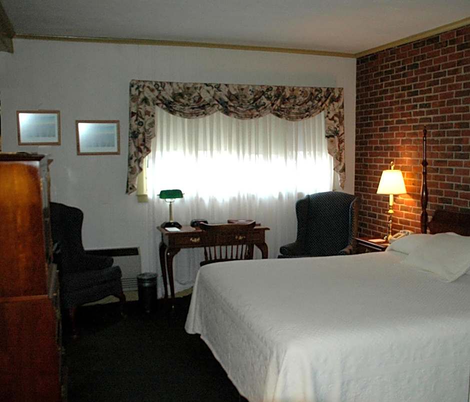 Lamies Inn & The Old Salt Tavern