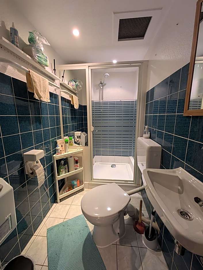 Monkey Factory - Mini Home-Stay Hostel