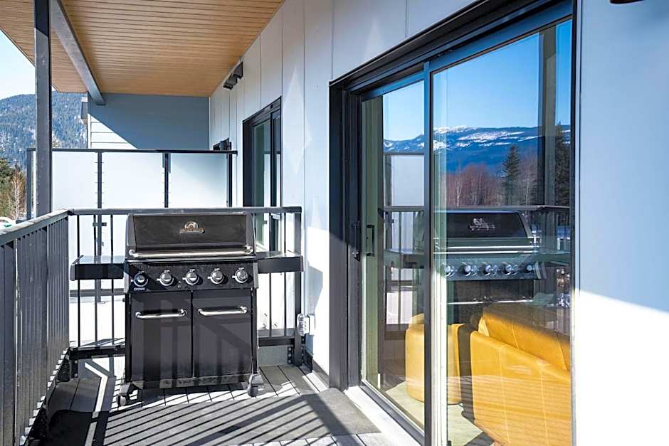 The Big Deck by Revelstoke Vacations
