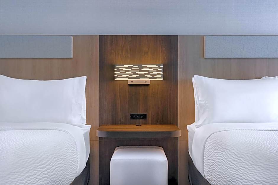 Holiday Inn Express And Suites St.Thomas. By IHG