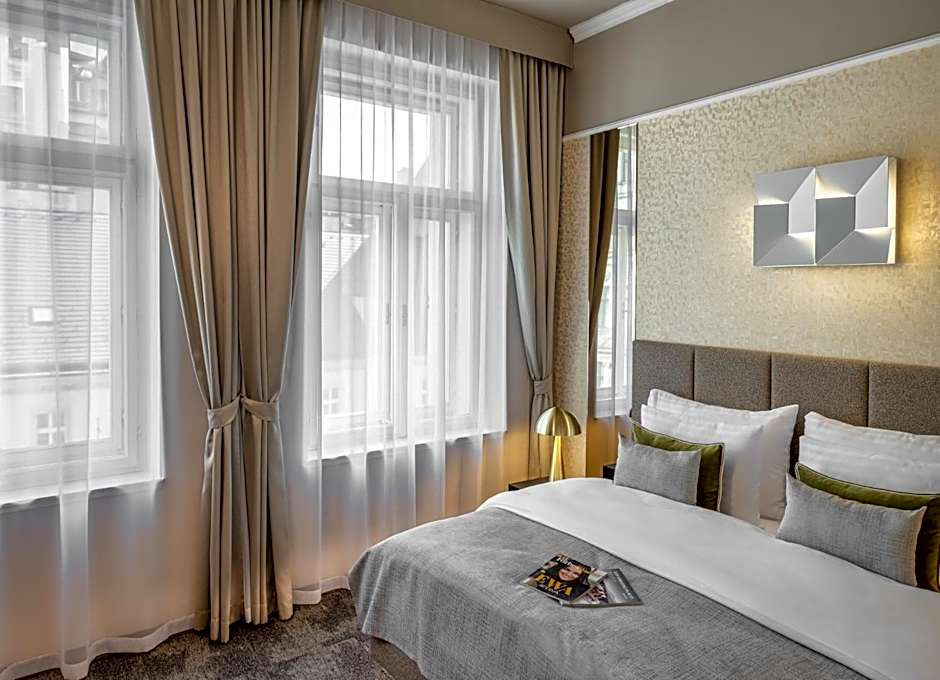 Hotel Maestro by Adrez