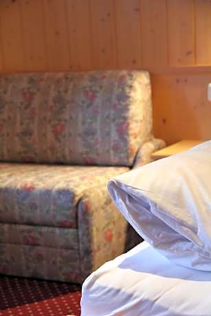 One-Bedroom Apartment with Balcony (2 - 4 Adults)