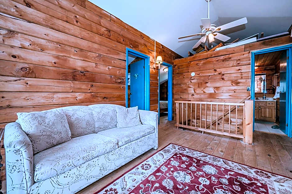 Norse Nook - Waterfront w Hot Tub & Sauna