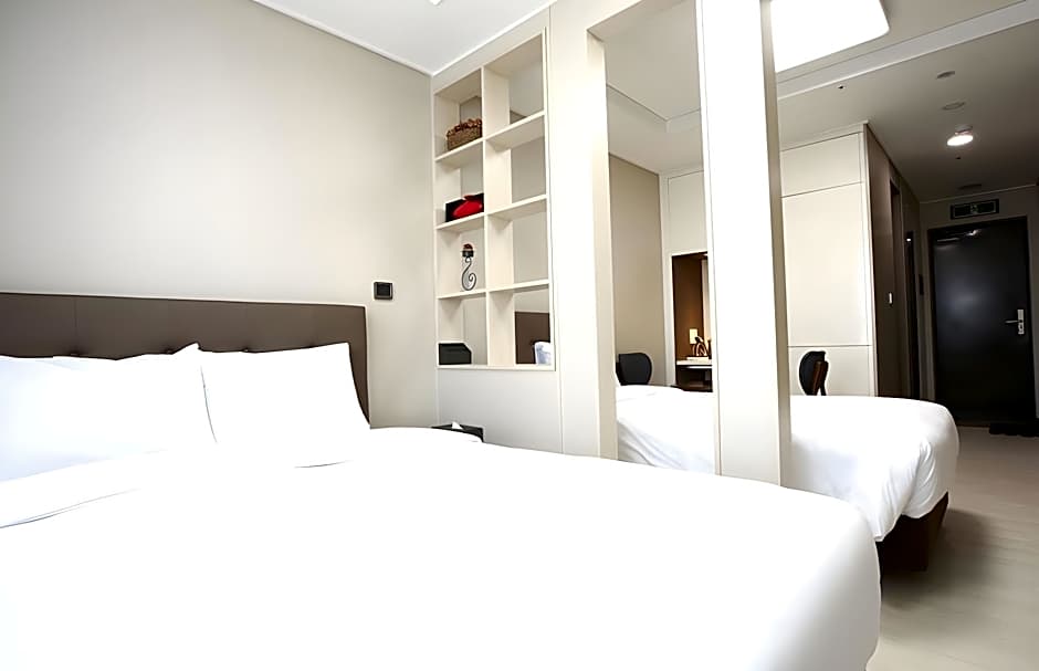 Photo 1 of 1 of Random Room Assigned