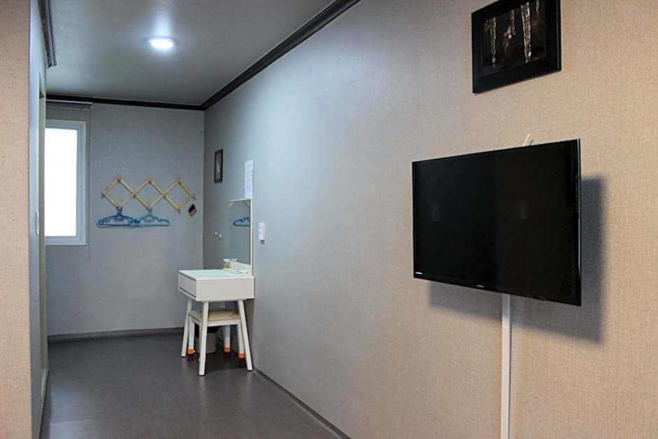 Blue Door Hostel Guesthouse