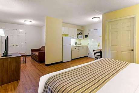 1 KING BED | ACCESSIBLE, NON-SMOKING