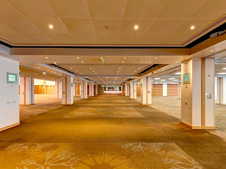 Novotel London West