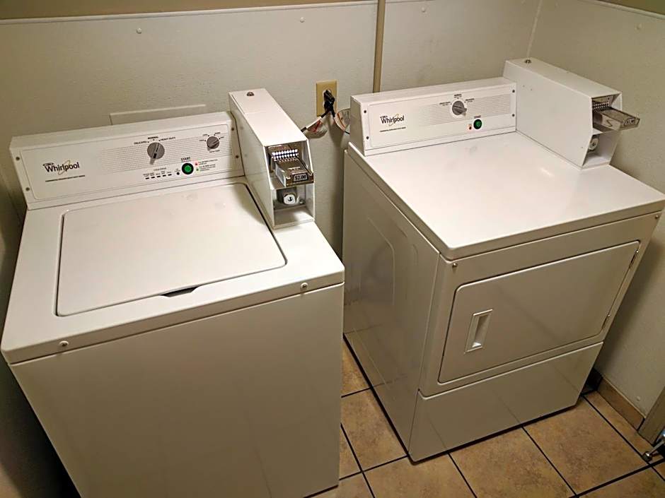 Budget Inn & Suites