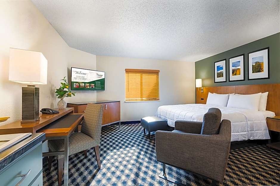 Photo 1 of 14 of Studio 1 King Bed