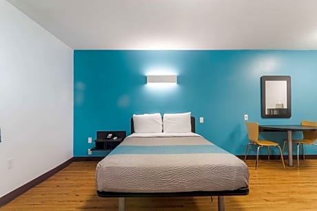 Queen Room - Disability Access - Non-Smoking