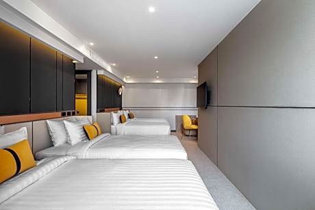 Family Room 4 Single Beds