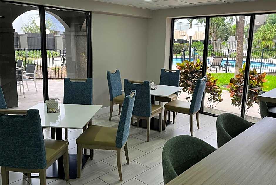 La Quinta Inn & Suites by Wyndham Fort Lauderdale Cypress Creek