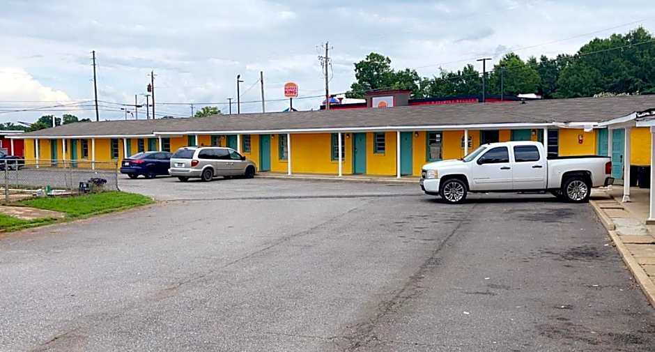 LAMPLIGHTER INN