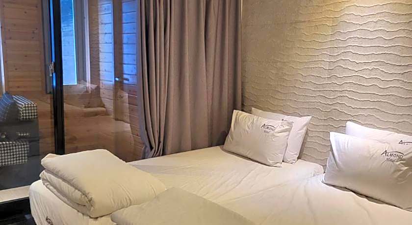 Almond Hotel Gupo Station