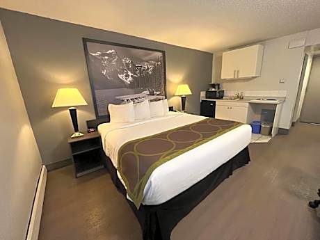 King Room with Kitchenette - Pet-Friendly/Non-Smoking