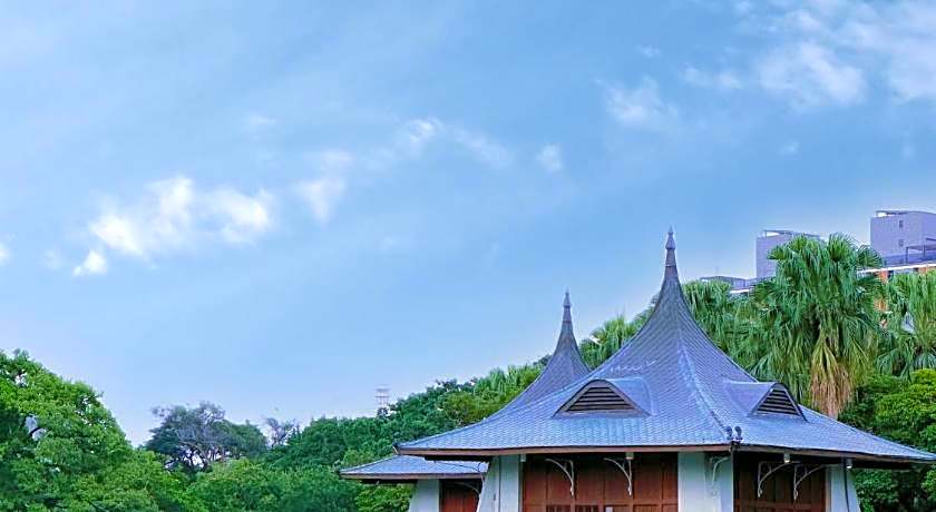 Champs Elysees Hotel