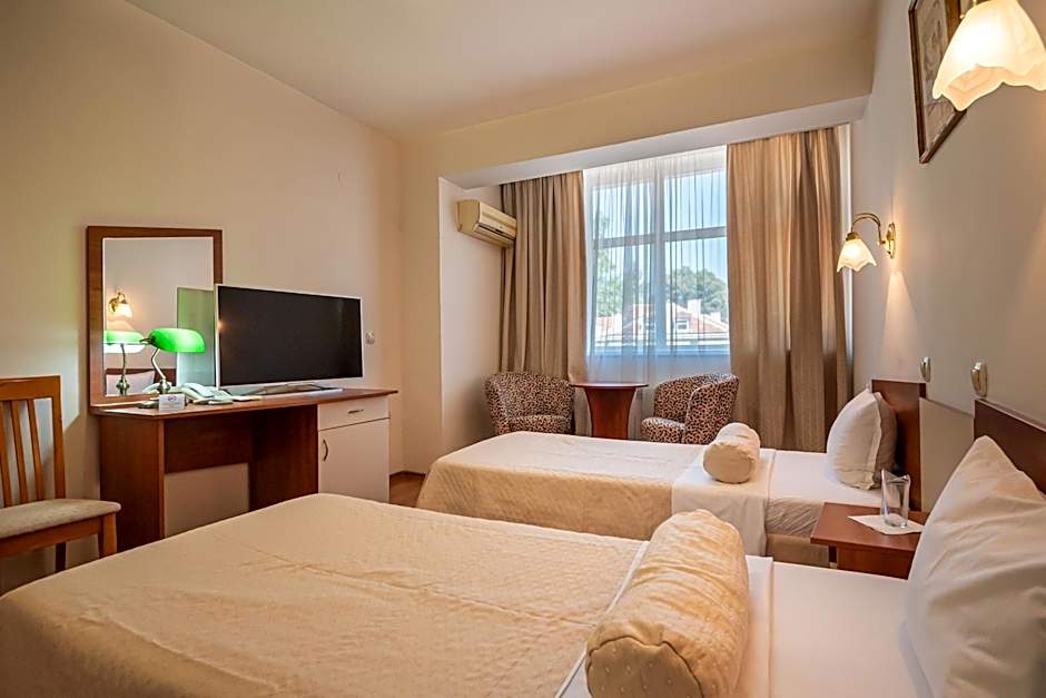 Primavera 2 Hotel