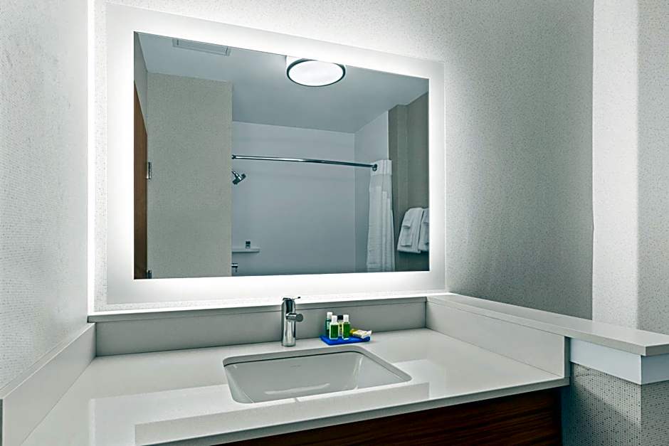 Holiday Inn Express & Suites Willows by IHG