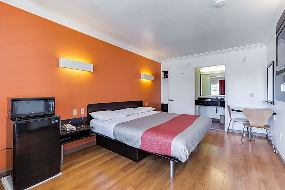 Motel 6-San Jose, CA - Convention Center
