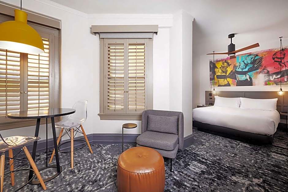 Photo 1 of 6 of Deluxe 1 King Bed