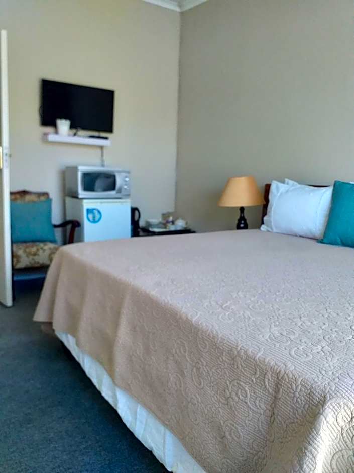 Kwa-Dlamathe Guesthouse