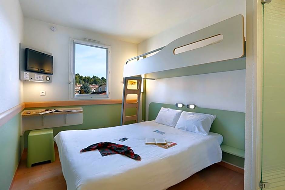 First Inn Hotel