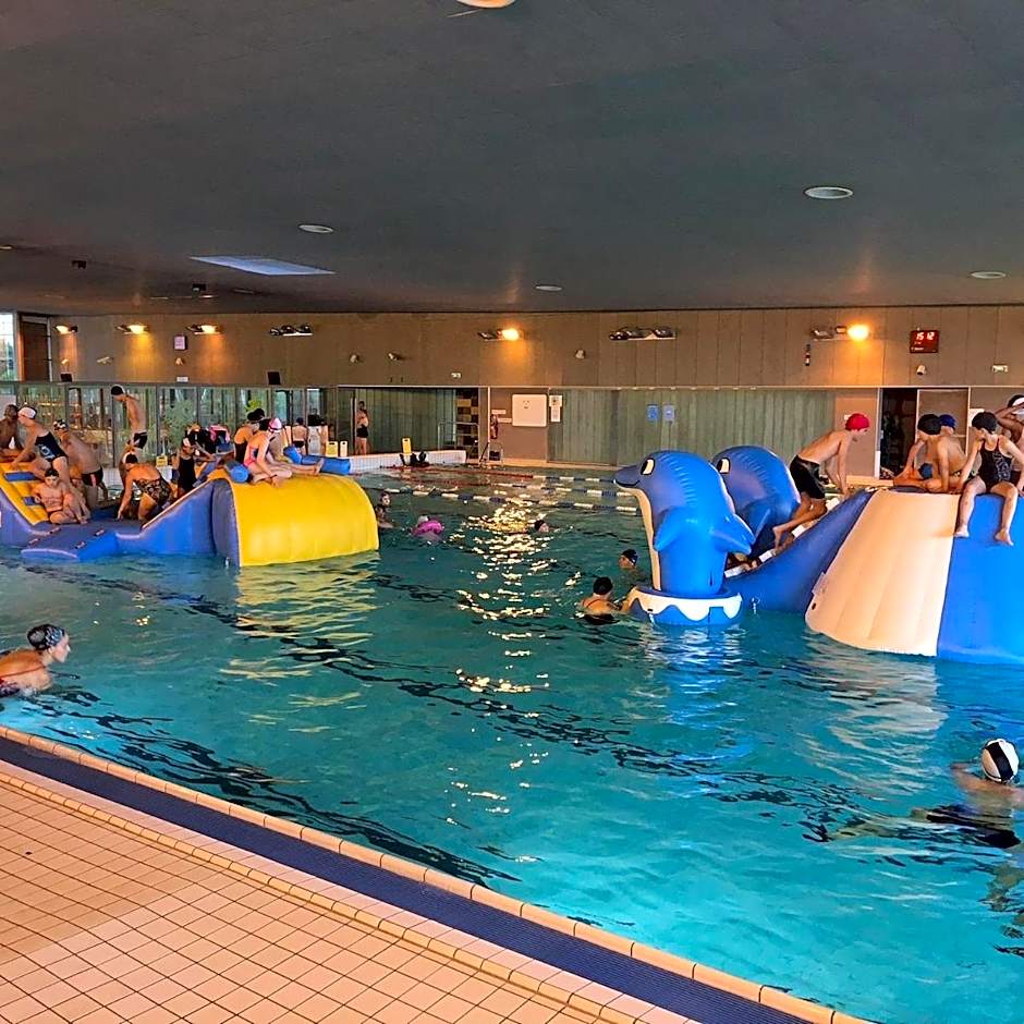 4pers 2lits 5 min aéroport Orly,navette et parking extra,location en nuit et jourChez Sandro,