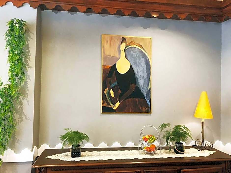 L'EMBLEME - BOUTIQUE HOTEL