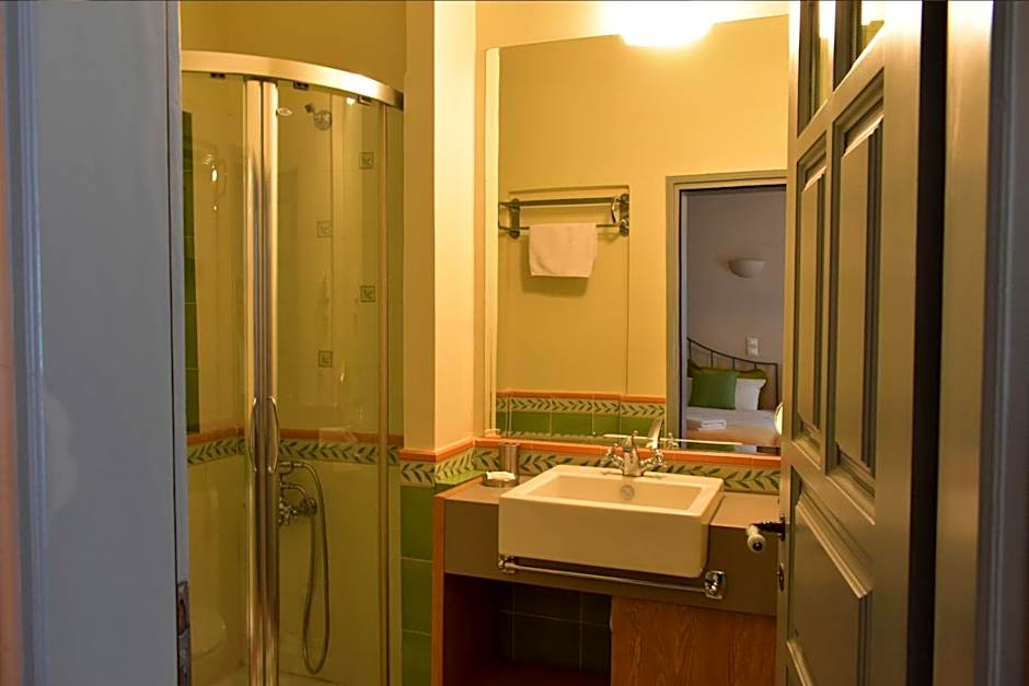 Kyriaki Guesthouse & Suites