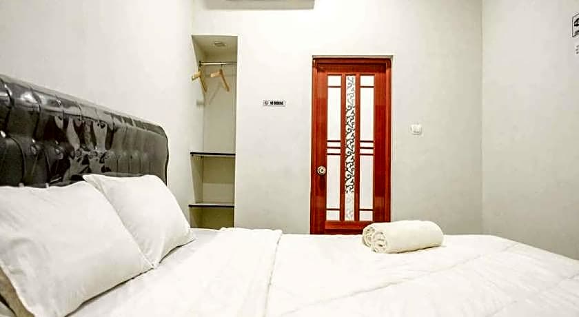 Rudi Rooms near Stasiun Cikarang Mitra RedDoorz