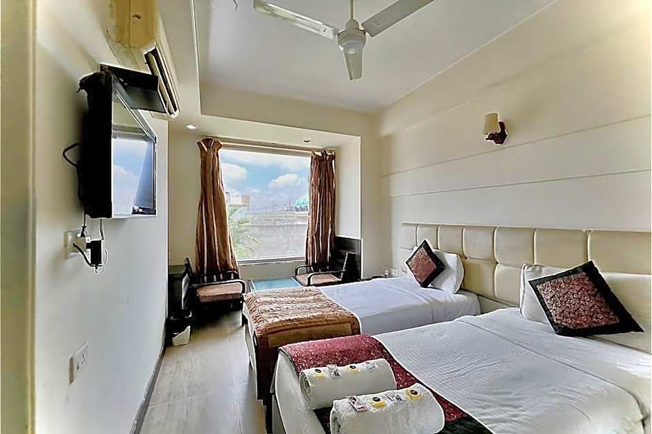 Hotel Anand Retreat Kaushambhi, Ghaziabad