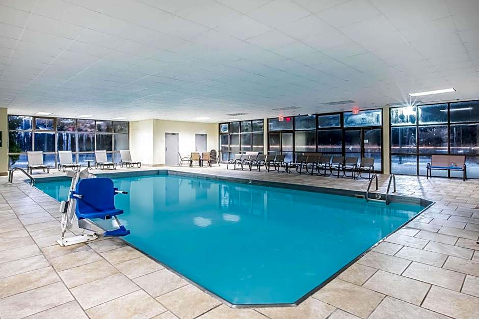 La Quinta Inn & Suites by Wyndham Davenport