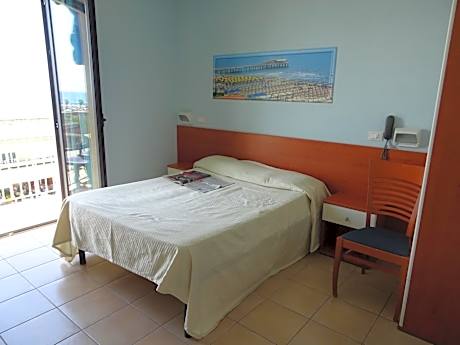 Single Room with Balcony and Sea View