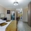 REYNA APART HOTEL
