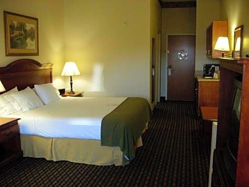 Holiday Inn Express Hotel & Suites Laurinburg by IHG