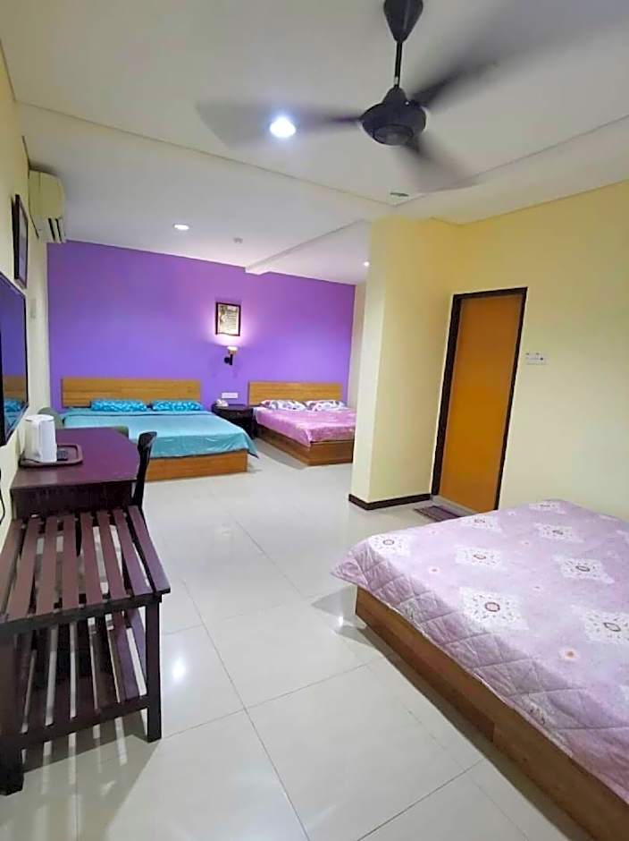 PAVILION INN HOTEL LUMUT