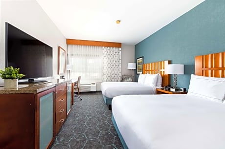 2 Queen Mobility/Hearing Access Ri Shwr Ns