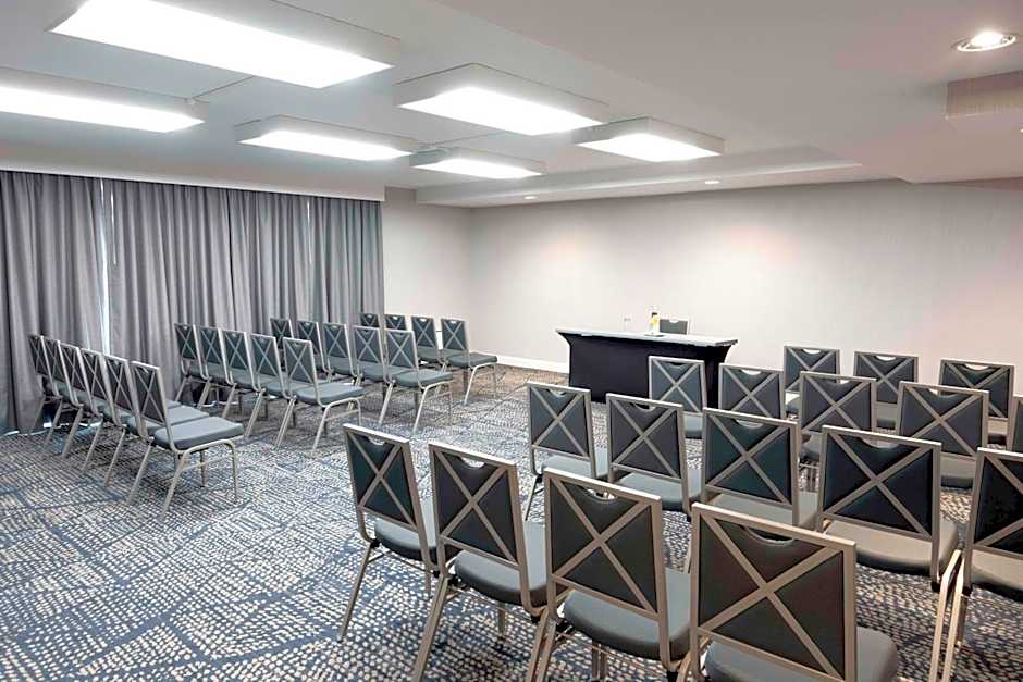 DoubleTree By Hilton Hotel And Conference Center Chicago North Shore