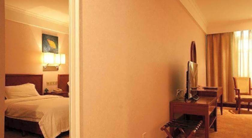 GreenTree Inn GuangDong DongGuan HouJie Business Hotel