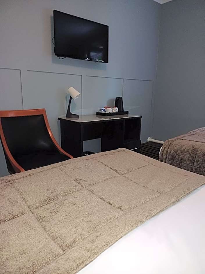 Kings Park Hotel