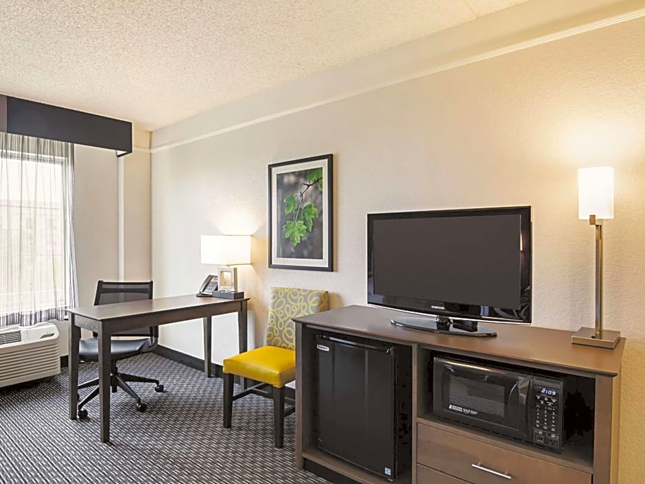 La Quinta Inn & Suites by Wyndham Denver Airport Dia