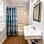 Royal Gateway Motel by OYO