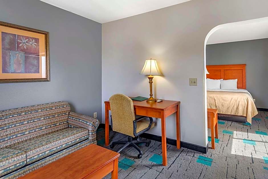 Quality Inn & Suites Chattanooga West near Lookout Mountain