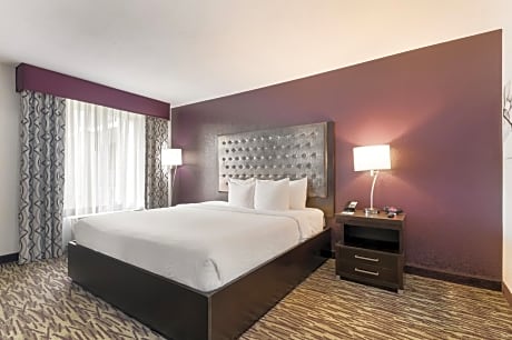 Queen Room - Disability Access (No Resort Fee)